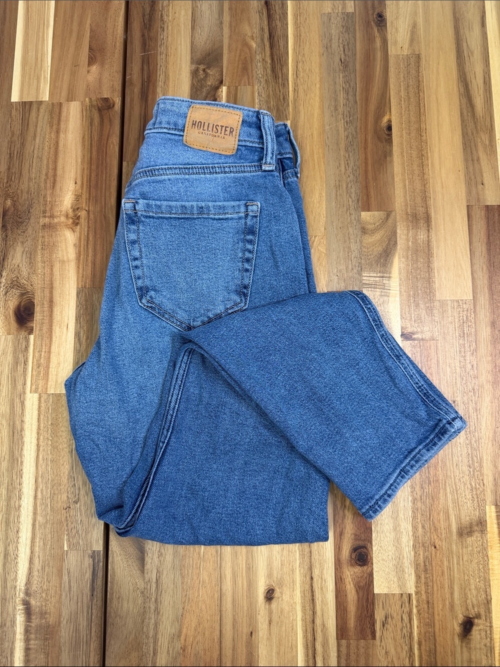 Hollister Curvy High Rise Mom Jeans